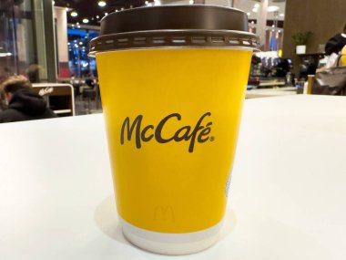 Modern kafede Mccafe kahve fincanı..