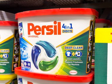 Persil evrensel 4 'te 1 disk deterjan ambalajı.