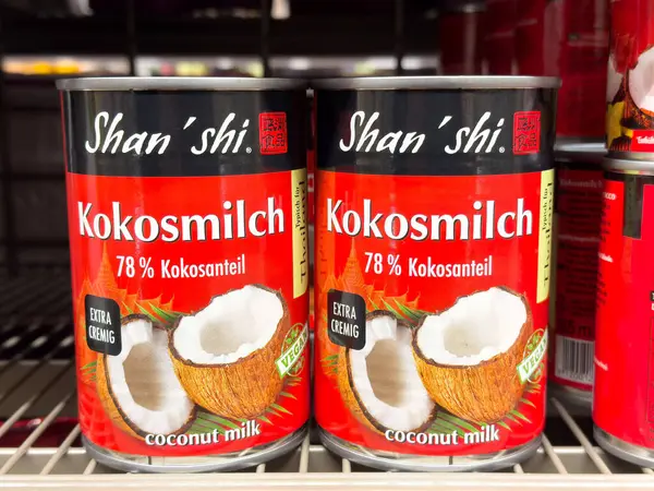 Konserve hindistan cevizi sütü% 78 hindistan cevizi içeriyor..