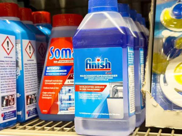 Bulaşık makinesini bitirin ve rafa koyun..