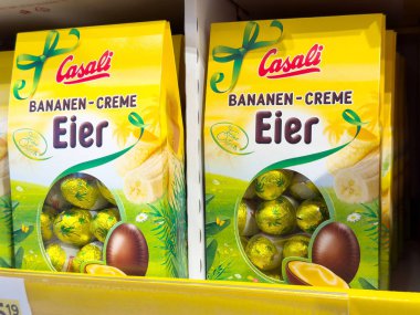 Casali muz- creme eier ambalajı mağazada sergileniyor.