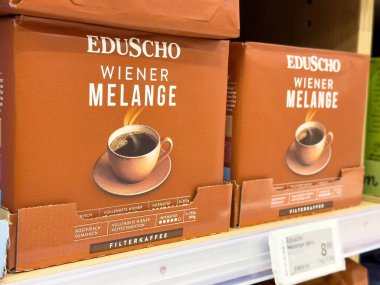 Eduscho sosis karışımı kahve paketi rafta..