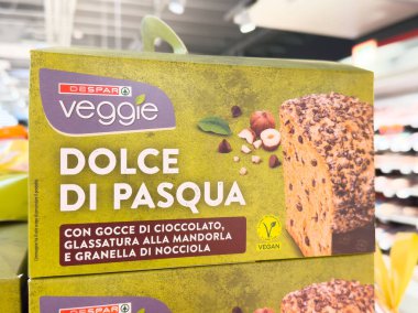 Çikolata ve fındık ezmeli vegan dolce di pasqua..