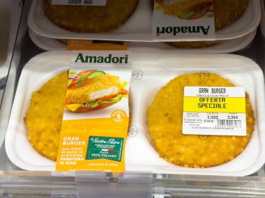 İtalyan süpermarket dondurucusunda Gran Burger paketleme.