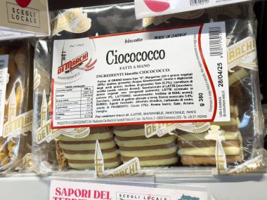 İtalyan ciocococco biscotti paket sergisi mağazada.