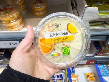 Alman hardal-bal antipasti sosu süpermarkete batırılmış..