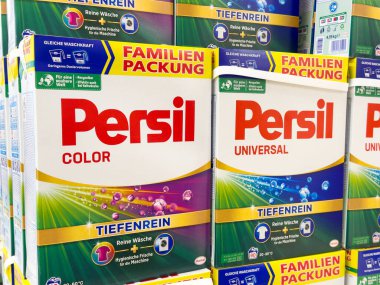 Persil çamaşır deterjanı perakende mağazasında ambalaj görüntüsü.