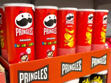 Pringles 'ın orijinal süper Mario sürümü mağazada.