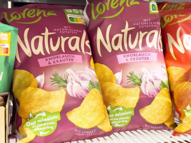 Doğal sarımsak ve sebze cipsi ambalajı..