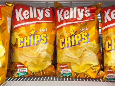 Kelly 'nin cipsleri Avusturya pazarında sergileniyor..