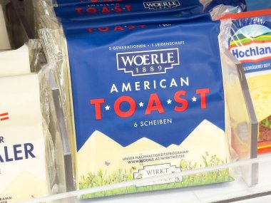 Woerle Amerikan tost ekmeği paketleme süpermarket rafında.