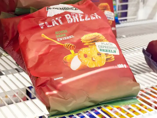 Aldenbrez düz esintili ballı hardal aromalı aperatif paketleme markette.