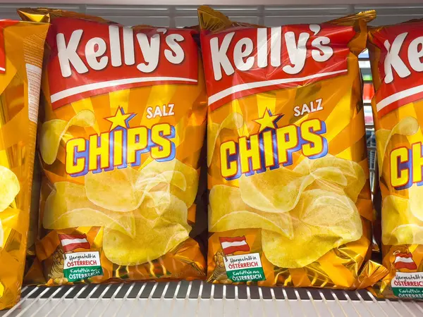 Kelly 'nin cipsleri Avusturya pazarında sergileniyor..
