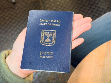 İsrail pasaportu yakın plan..