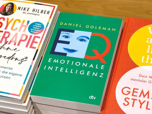 Kişisel gelişim için duygusal zeka ve psikoterapi kitapları.