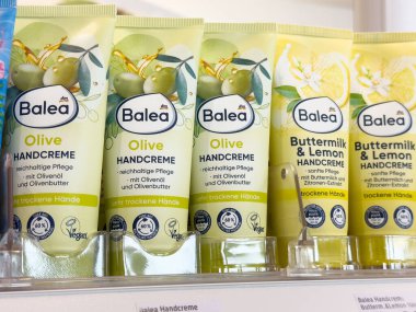 Zeytin ve tereyağlı limon kokulu balya el kremi görüntüsü.