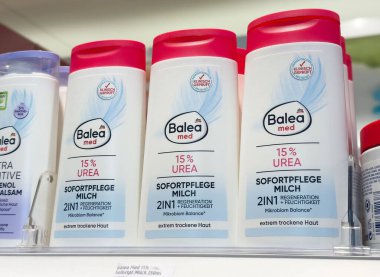 Balea med urea% 15 kuru cilt yenilenmesi için nemlendirici losyon.