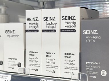 Sergilenen Seinz cilt ürünleri: nem, yaşlanma karşıtı, etiket kremi çeşitliliği.