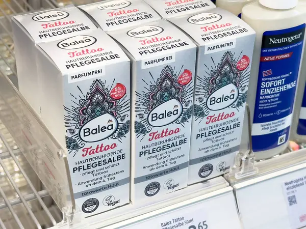 Balya dövmesi depolarında çoklu salbe görüntüsü.