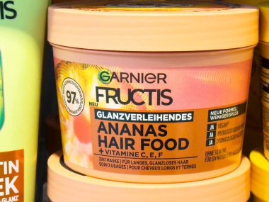 Garnier fructis ananas saç kavanozu ve C vitamini..