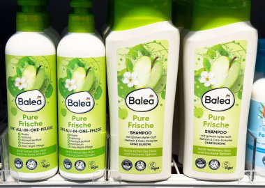 Saf taze balya şampuanı ve yeşil elma kokulu saç kremi..