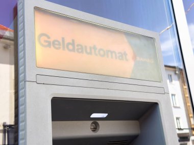 Alman ATM 'si binanın yanında..