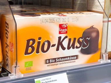 Linea natura bio-kuss çikolatalı marshmallow eko-dostane paketleme.