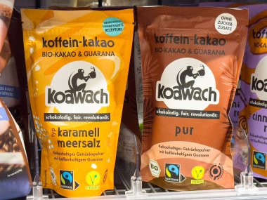 Koawach organik kakaosu, karamelli karamelli deniz tuzu ve rafta saf tatlar..