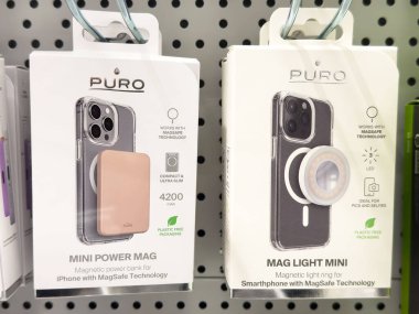 Puro telefon aksesuarları görüntüleme: Magsafe teknolojili mini güç şarjörü ve manyetik ışık mini.