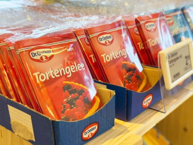 Markette Dr. oetker tortengelee ambalaj görüntüsü.