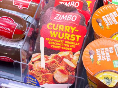 Alman pazarındaki Currywurst paketi.