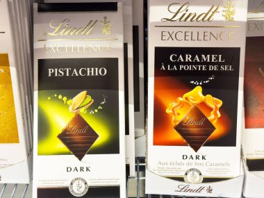 Lindt mükemmelliği: Fıstık ve karamelli deniz tuzu aromalı koyu çikolata..
