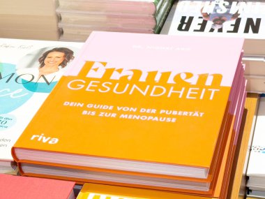 Frauen gesundheit book: Ergenlikten menopoza kadar kadınlar için rehber.