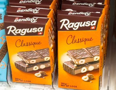 Ragusa klasik çikolata ve fındıklı 3.5 ons paketleme.