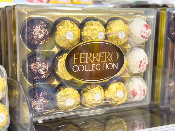 Çeşit çeşit demir koleksiyonu: çikolata ve fındık şekerleme kutusu.