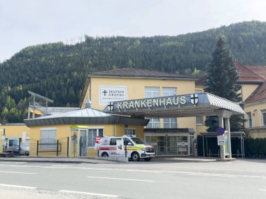 Ambülans ve dağlık geçmişi olan Avrupa hastanesi..