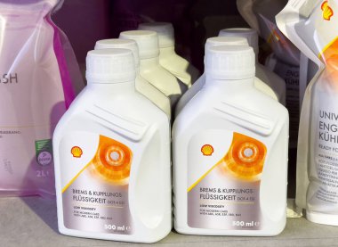 Kabuk fren ve debriyaj sıvısı rafta 500ml şişe.