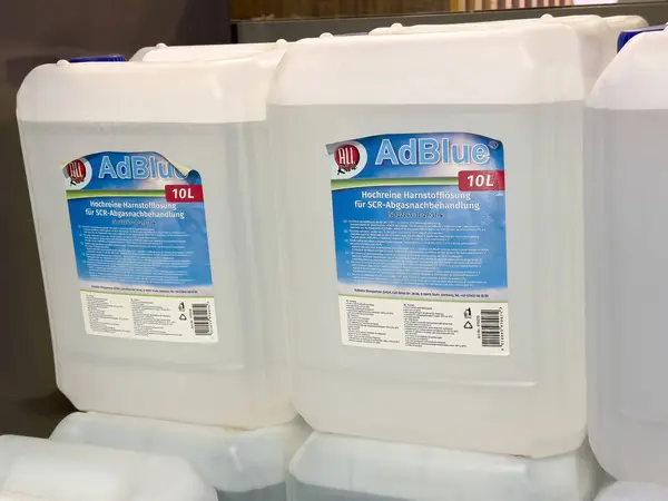 Yüksek saflıkta ürea çözeltisi olan dizel motorlar için ek konteynırlar.
