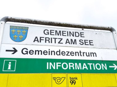 Gemeinde Afritz için bilgi işareti. Avusturya 'da talimatlar ve amblemlerle karşılaşıyorum..