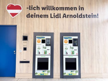 Geri dönüşüm makineleri lidl arnoldstein girişinde kalp işareti ile.