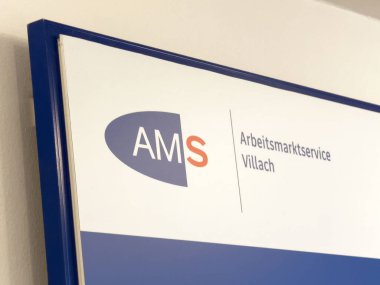 Ams arbeitsmarktservice köy tabelaları ofis ayarlarında yakın plan.