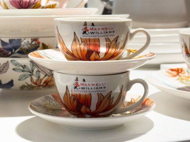 Maxwell & Williams 'ın çay fincanları ve çay fincanları..