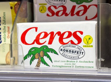 Seres kokosfett paketlemesi vegan etiketli depolama ekranında.