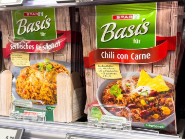 Sırbistanlı reisfleisch ve Chili con carne için spor bazlı baharat paketleri.