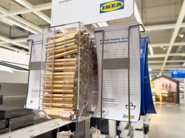 Ikea mağaza kalem tutucu ve alışveriş listesi gösterici.