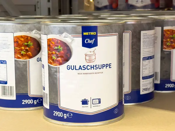 Konserve gulaş çorbası ve ambalajla ilgili besin bilgileri..