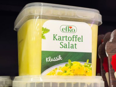 Effko kartoffel salat rafında klasik tasarım içeren ambalaj görüntüsü.