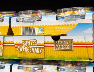 Renkli şeker kutuları ve Avusturyalı adil ticaret vanilyası.