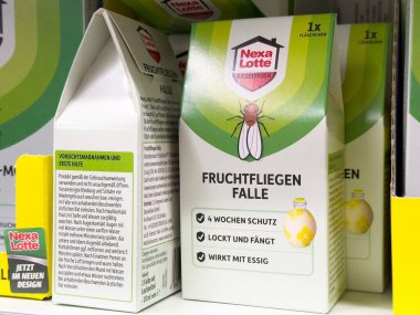 Nexa lotte meyve sineği tuzağı paketleme talimatları ile rafta.
