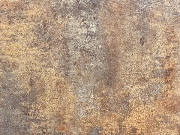 Eskimiş desenli kahverengi ve gri taş yüzey.